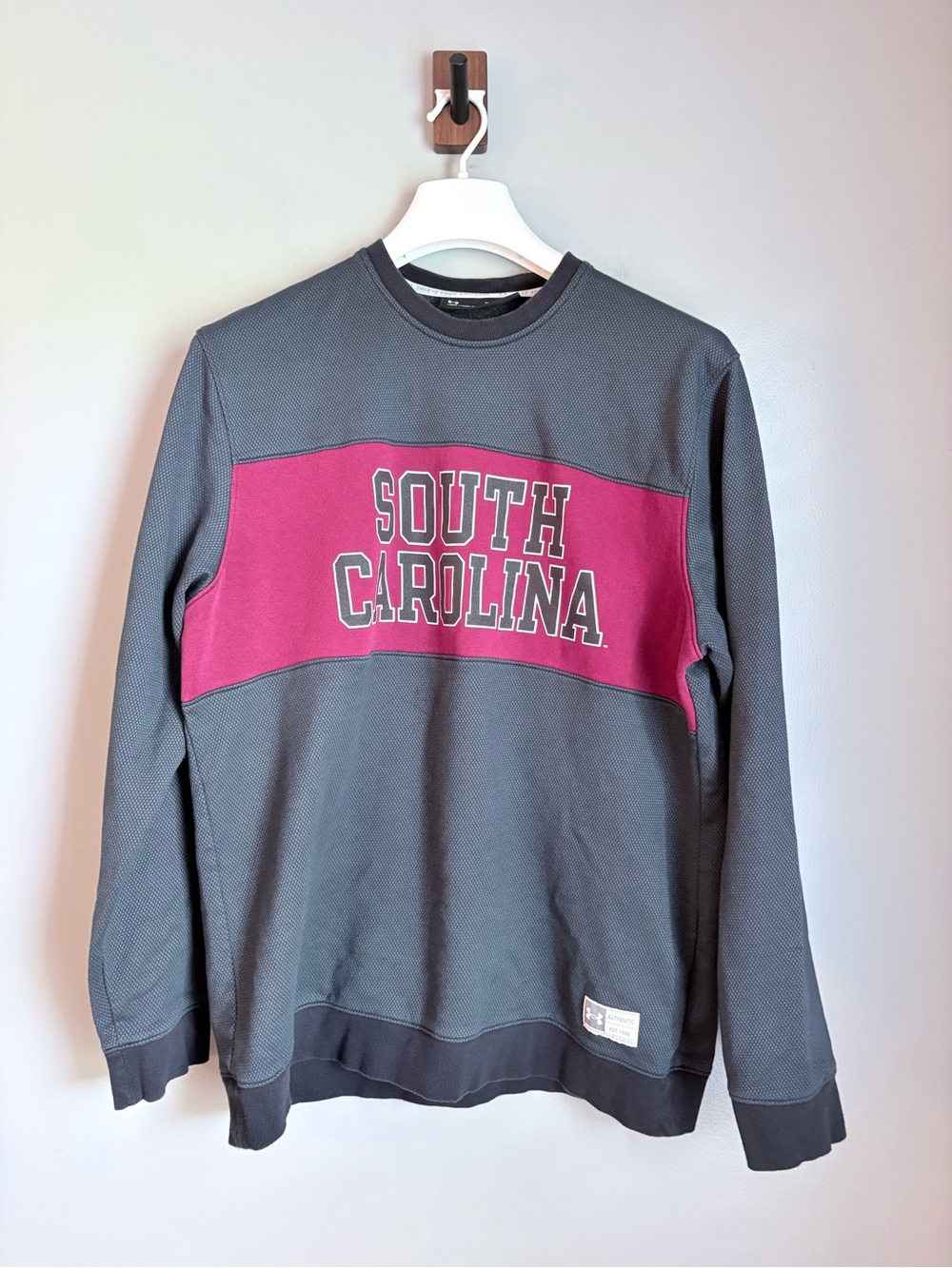 Under Armour Mens XL South Carolina Gamecocks Crewneck Sweatshirt Gray Garnet